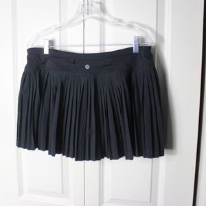 lululemon size 10 skirt pleat to street